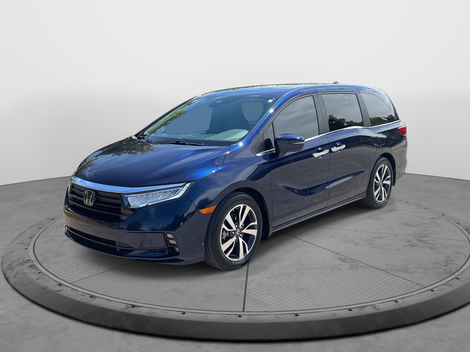 2024 Honda Odyssey Touring photo 3