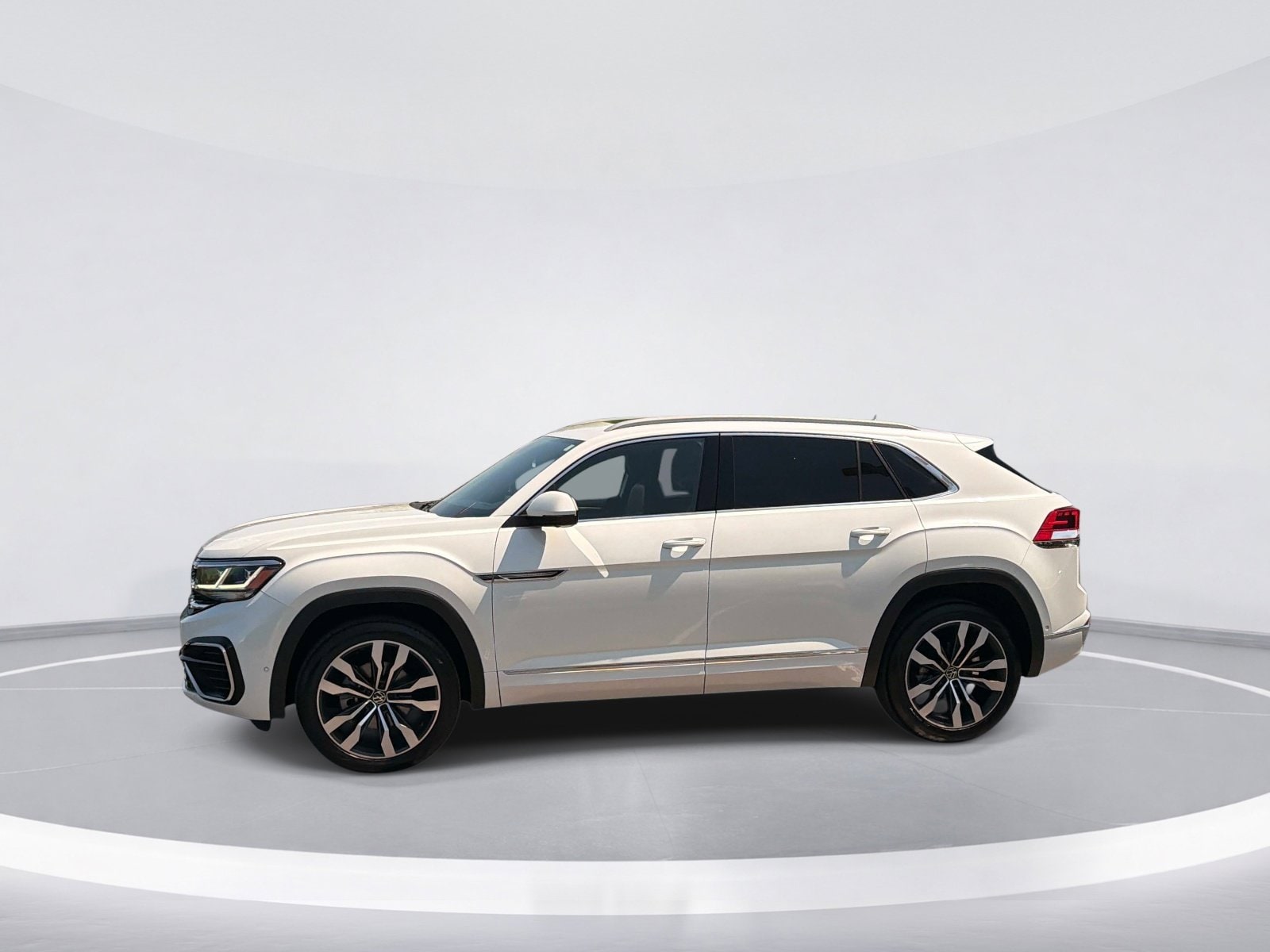 2022 Volkswagen Atlas Cross Sport 3.6L V6 SEL Premium R-Line photo 4