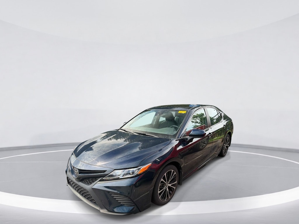 Used 2020 Toyota Camry SE Sedan