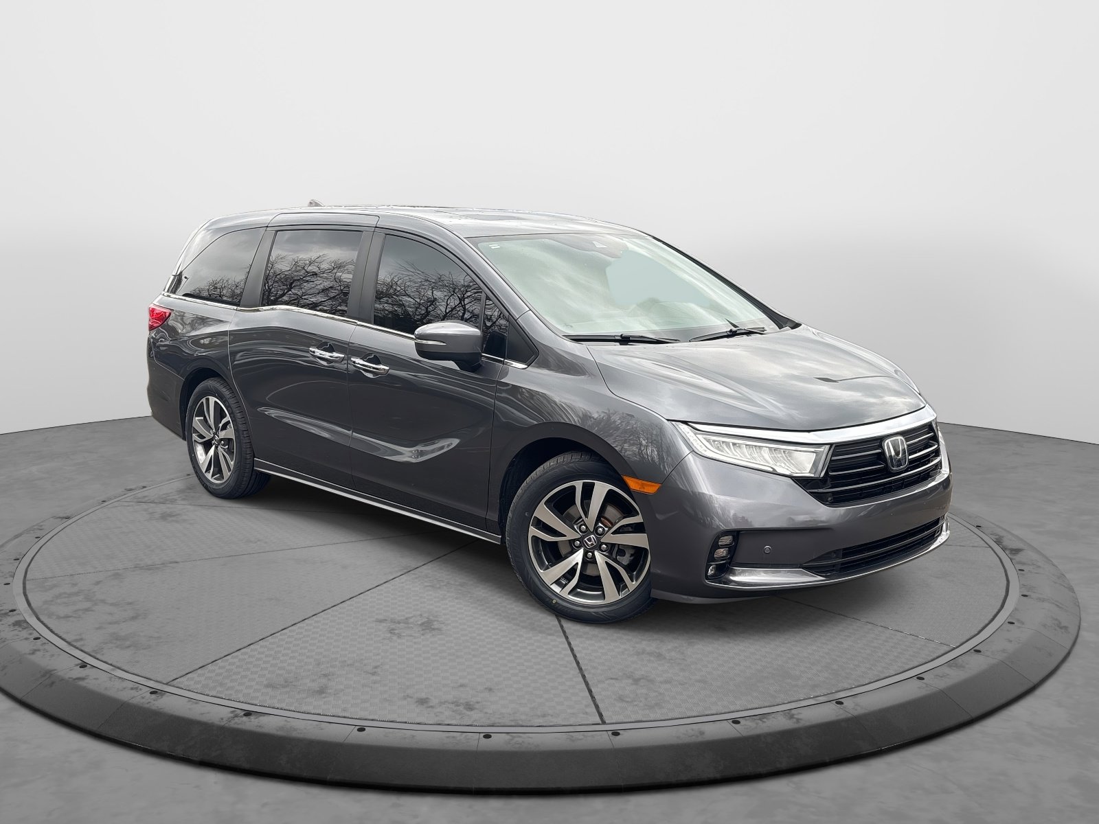 2023 Honda Odyssey Touring photo 2