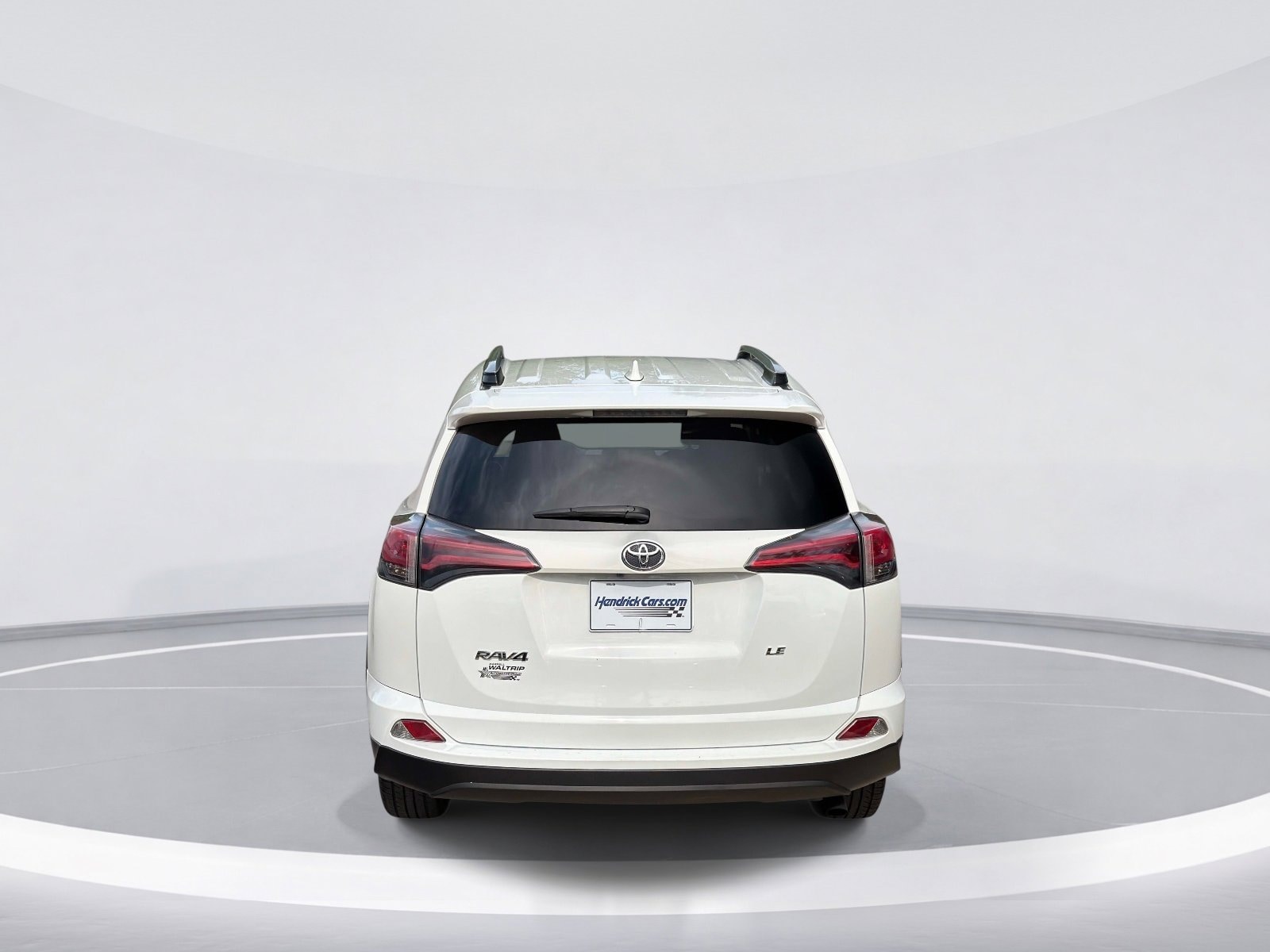 2017 Toyota RAV4 LE photo 3