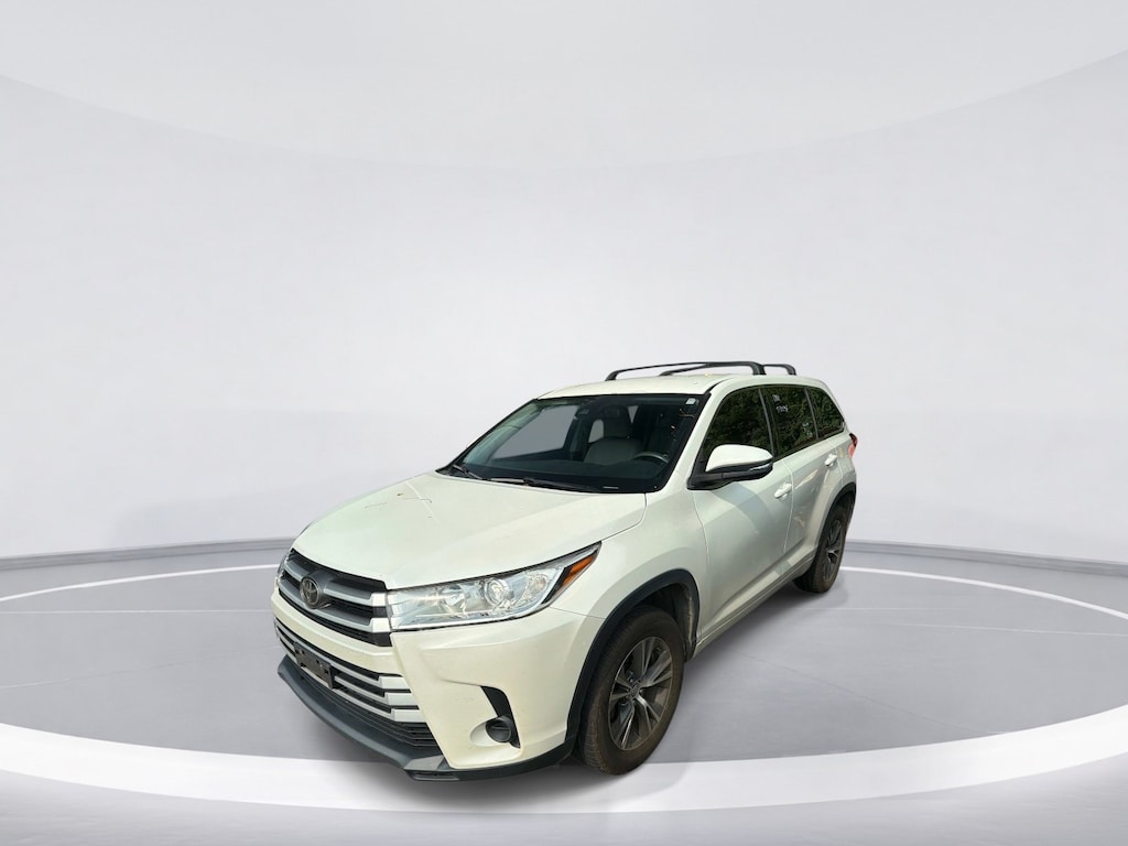 Used 2017 Toyota Highlander LE SUV