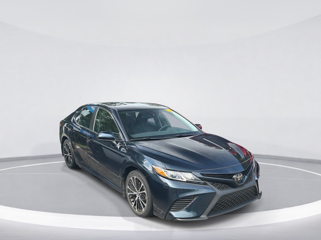 Used 2020 Toyota Camry SE Sedan