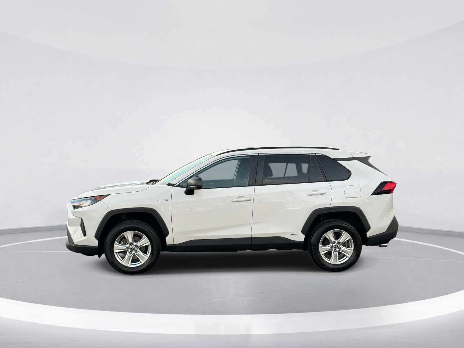2021 Toyota RAV4 Hybrid LE photo 5