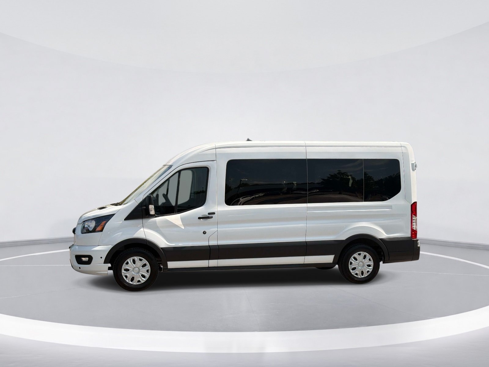 2025 Ford Transit Passenger Wagon XLT