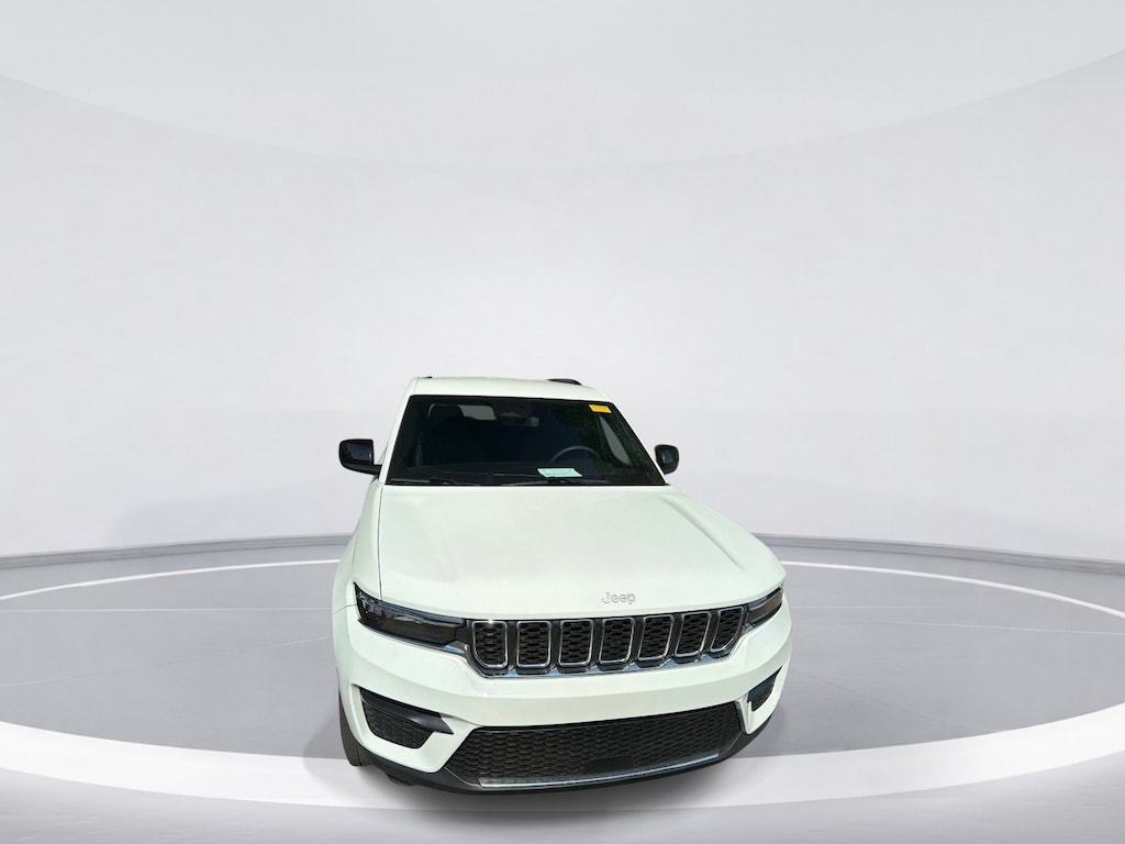 Used 2024 Jeep Grand Cherokee Laredo SUV