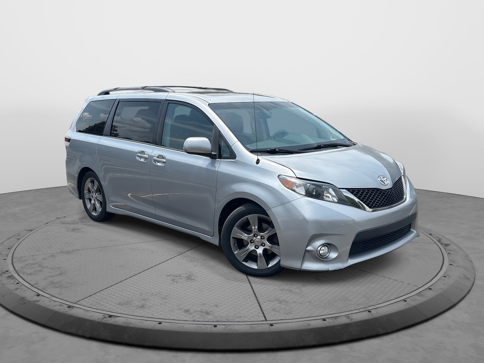 2012 Toyota Sienna SE photo 2