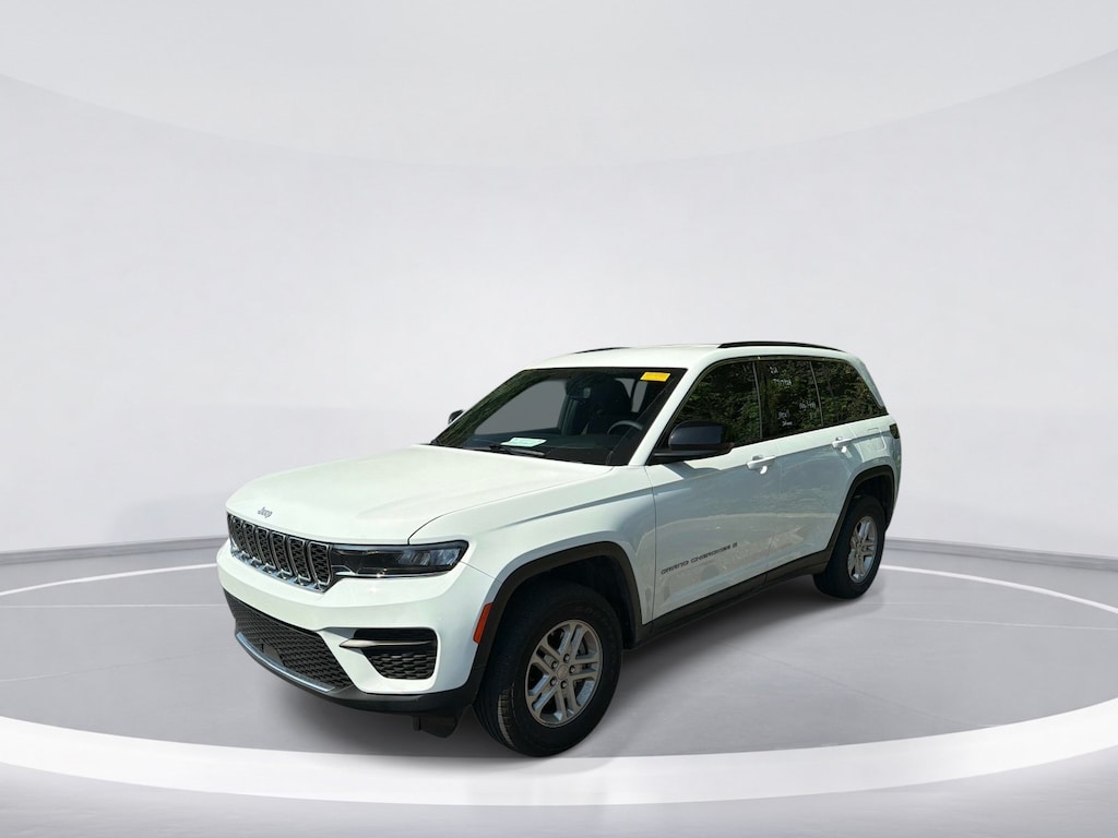 Used 2024 Jeep Grand Cherokee Laredo SUV