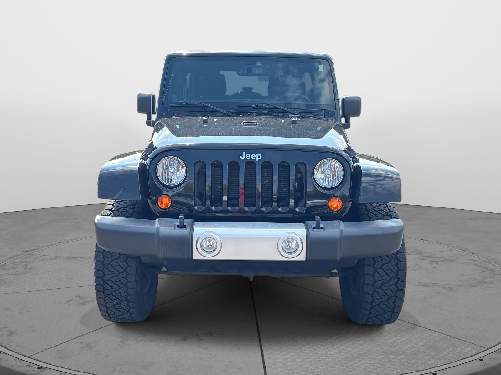 2013 Jeep Wrangler Unlimited Sahara photo 2