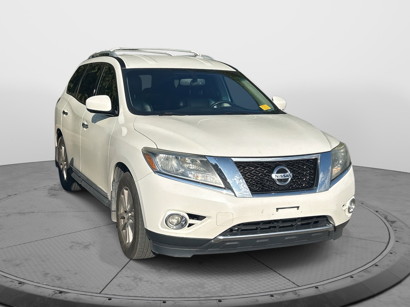 2016 Nissan Pathfinder SL photo 2