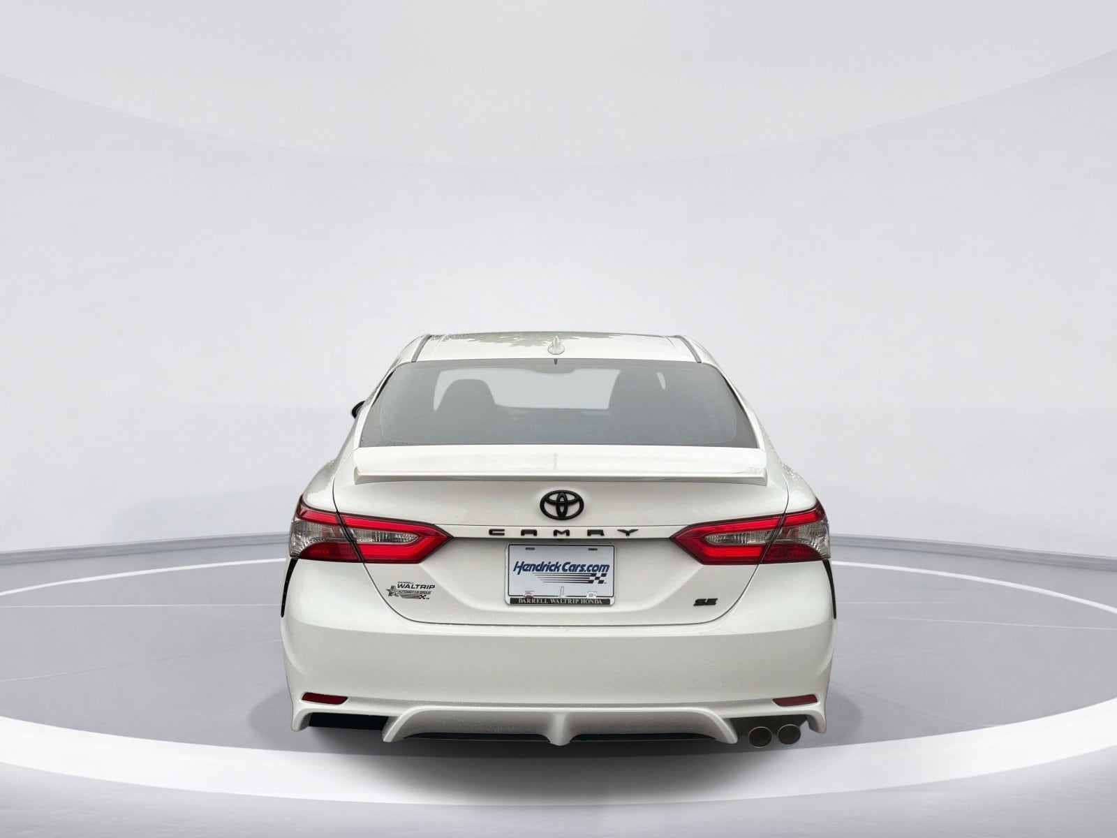 2019 Toyota Camry SE photo 3
