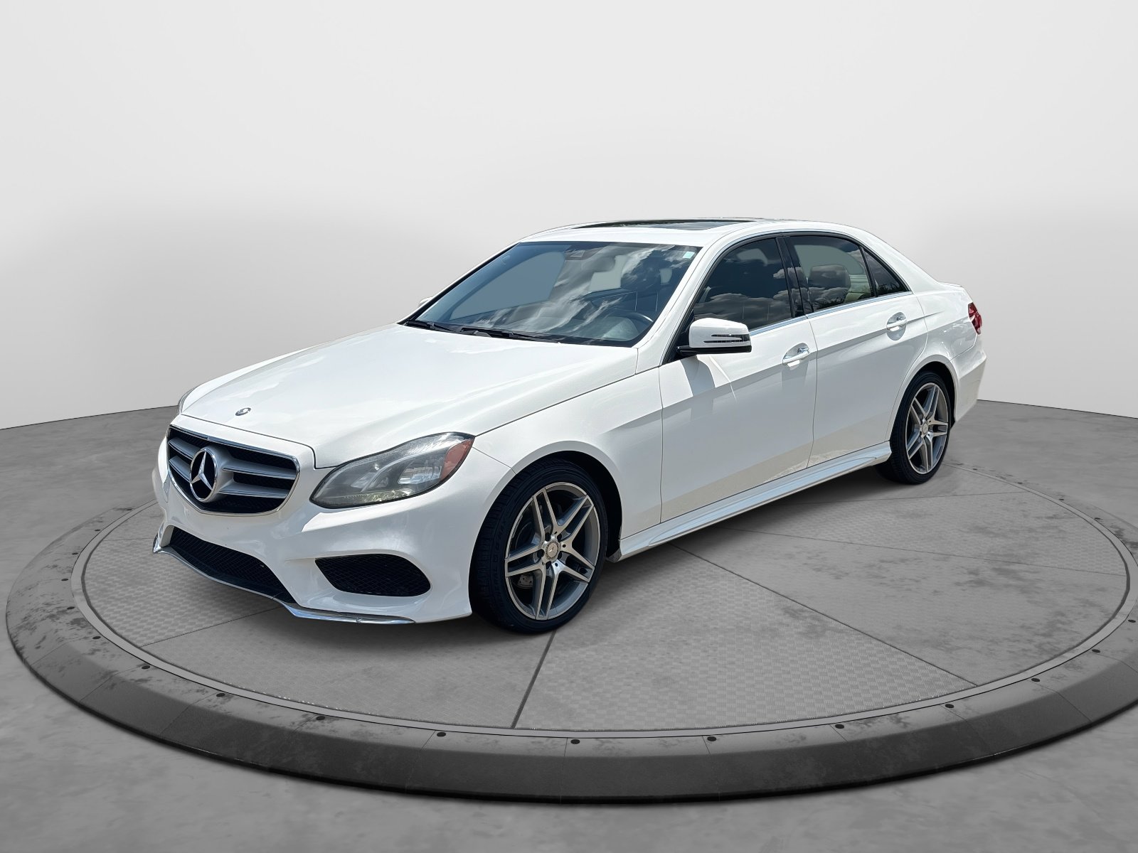 2014 Mercedes Benz E 350 Sedan photo 2