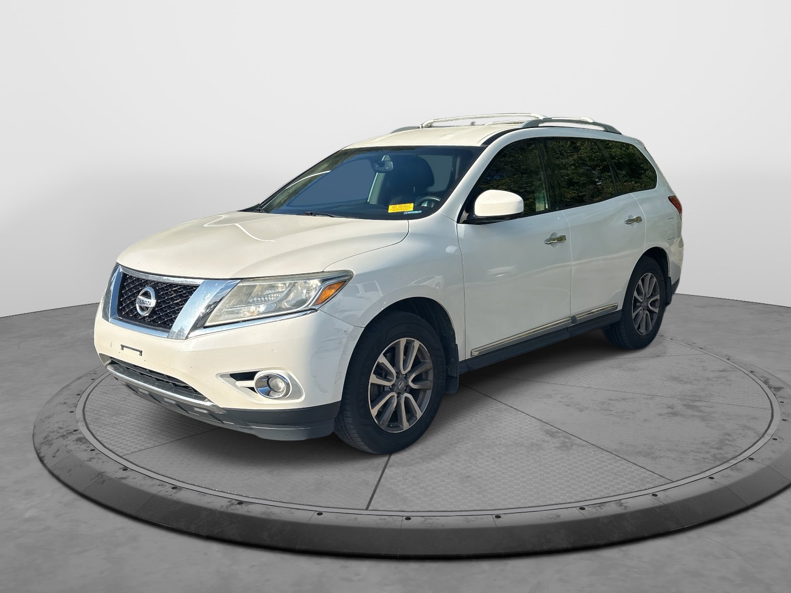 2016 Nissan Pathfinder SL photo 3