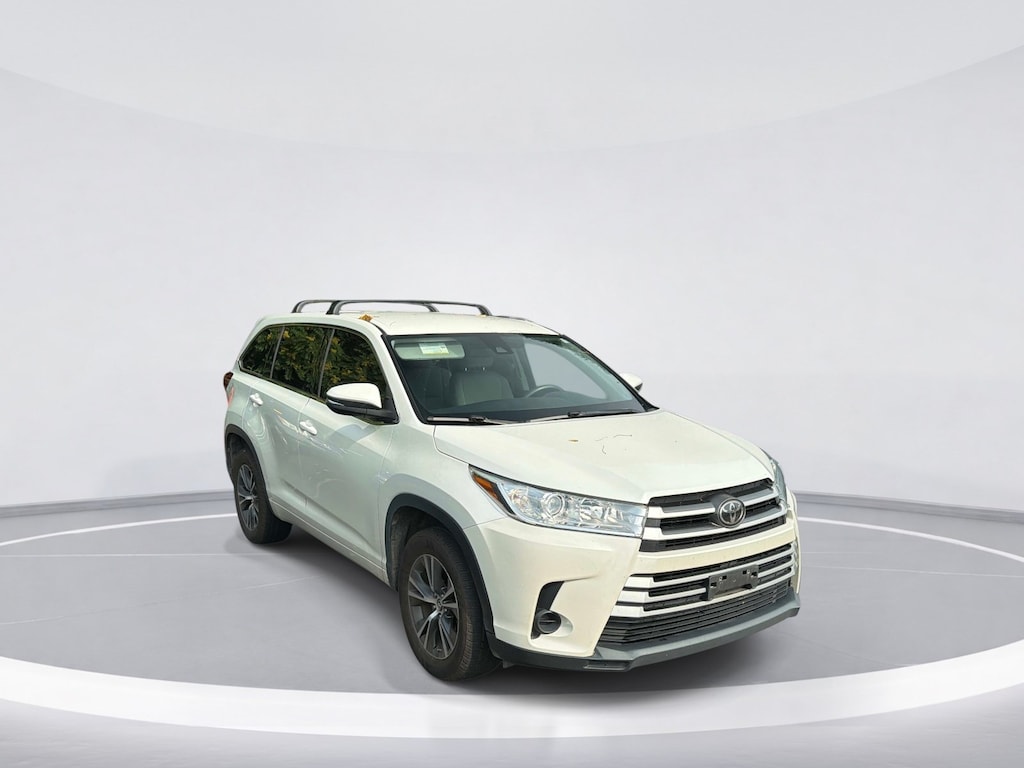 Used 2017 Toyota Highlander LE SUV