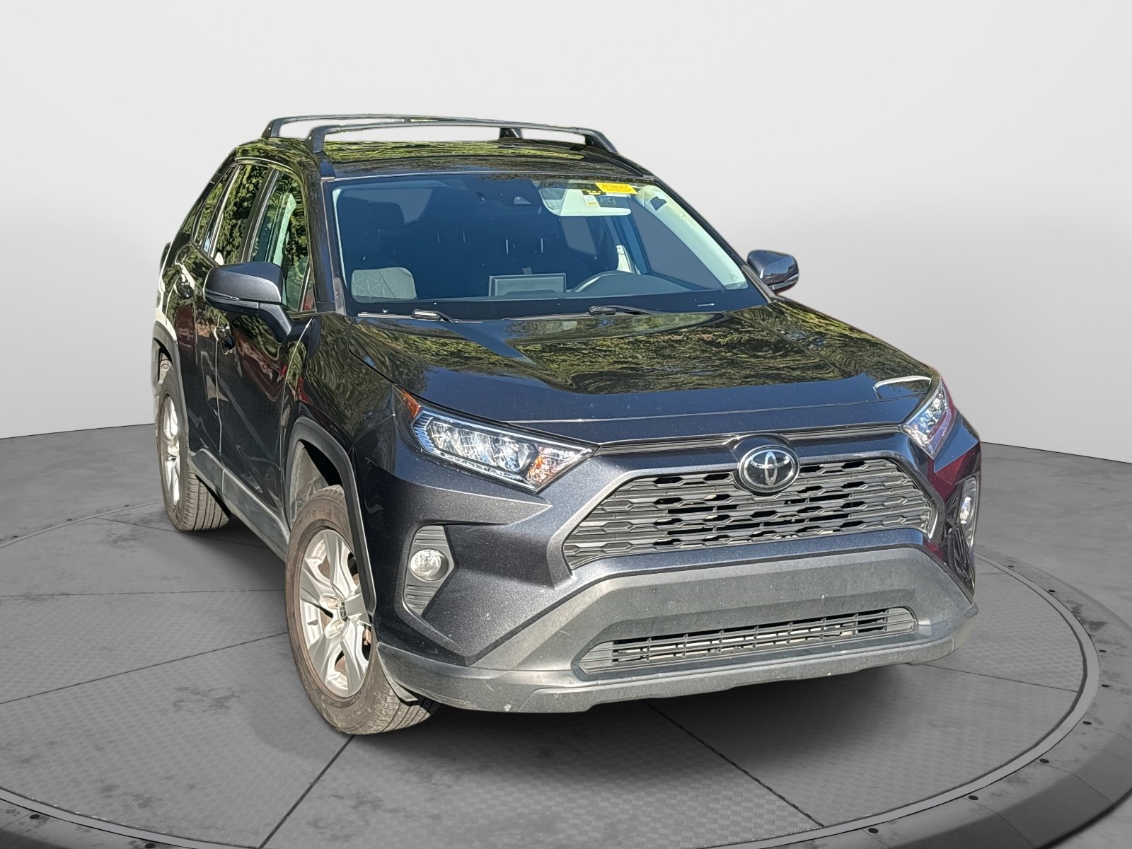 2021 Toyota RAV4 XLE photo 2