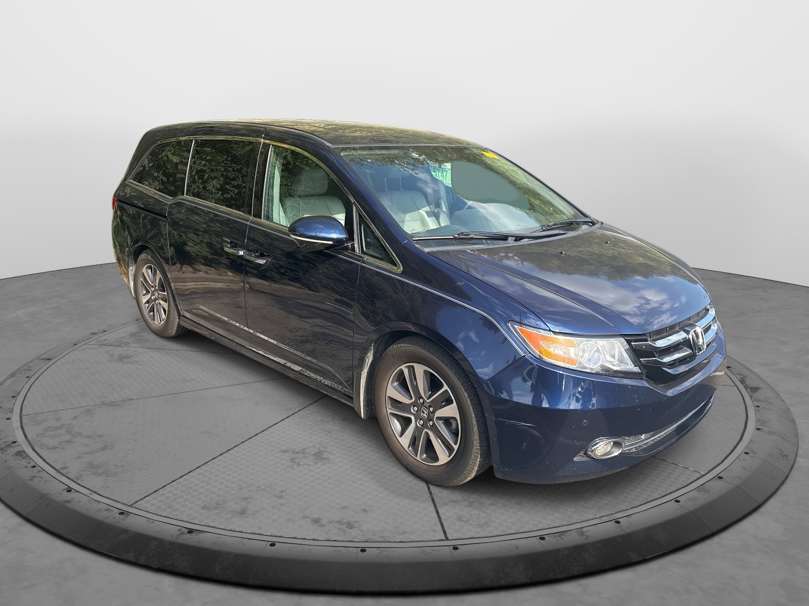 2014 Honda Odyssey Touring photo 2