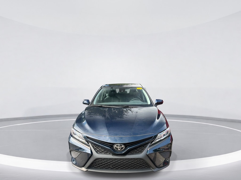 Used 2020 Toyota Camry SE Sedan