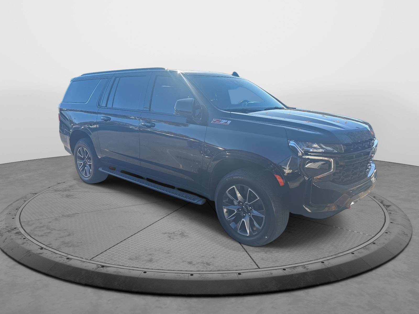 2023 Chevrolet Suburban Z71 photo 2