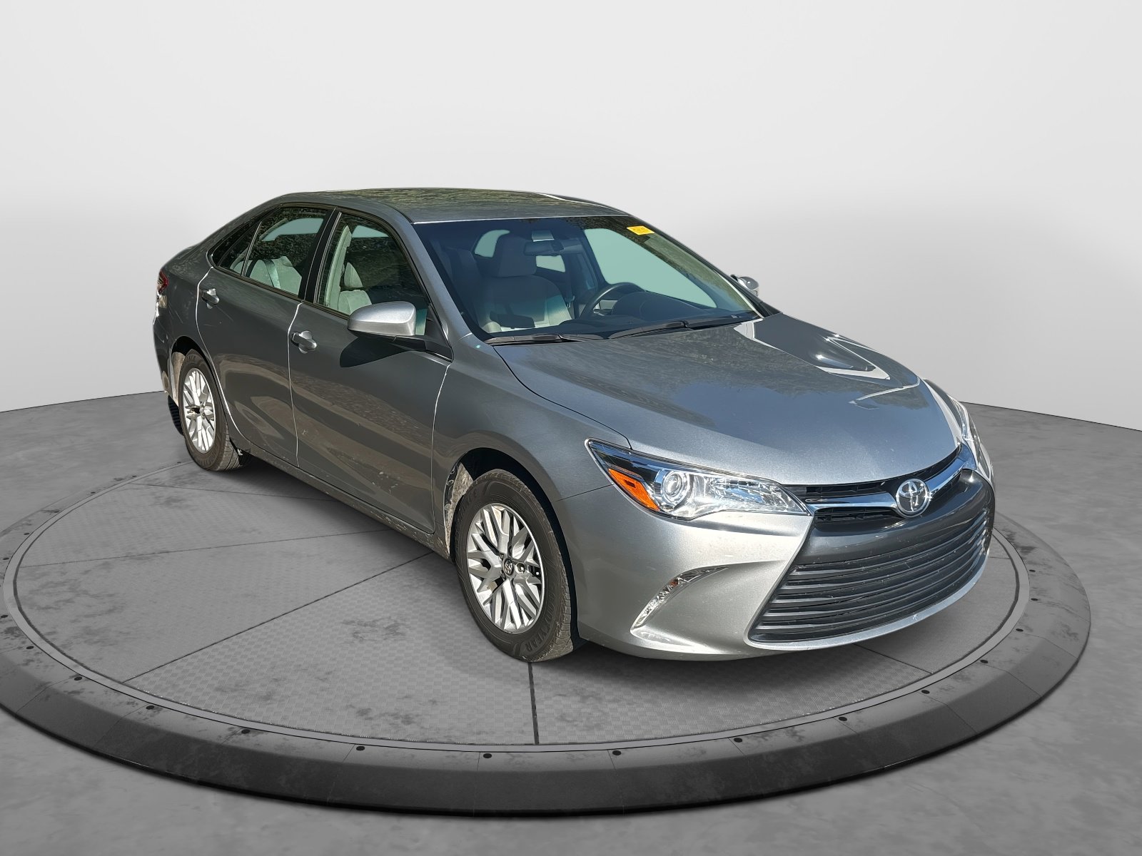 2017 Toyota Camry LE photo 2