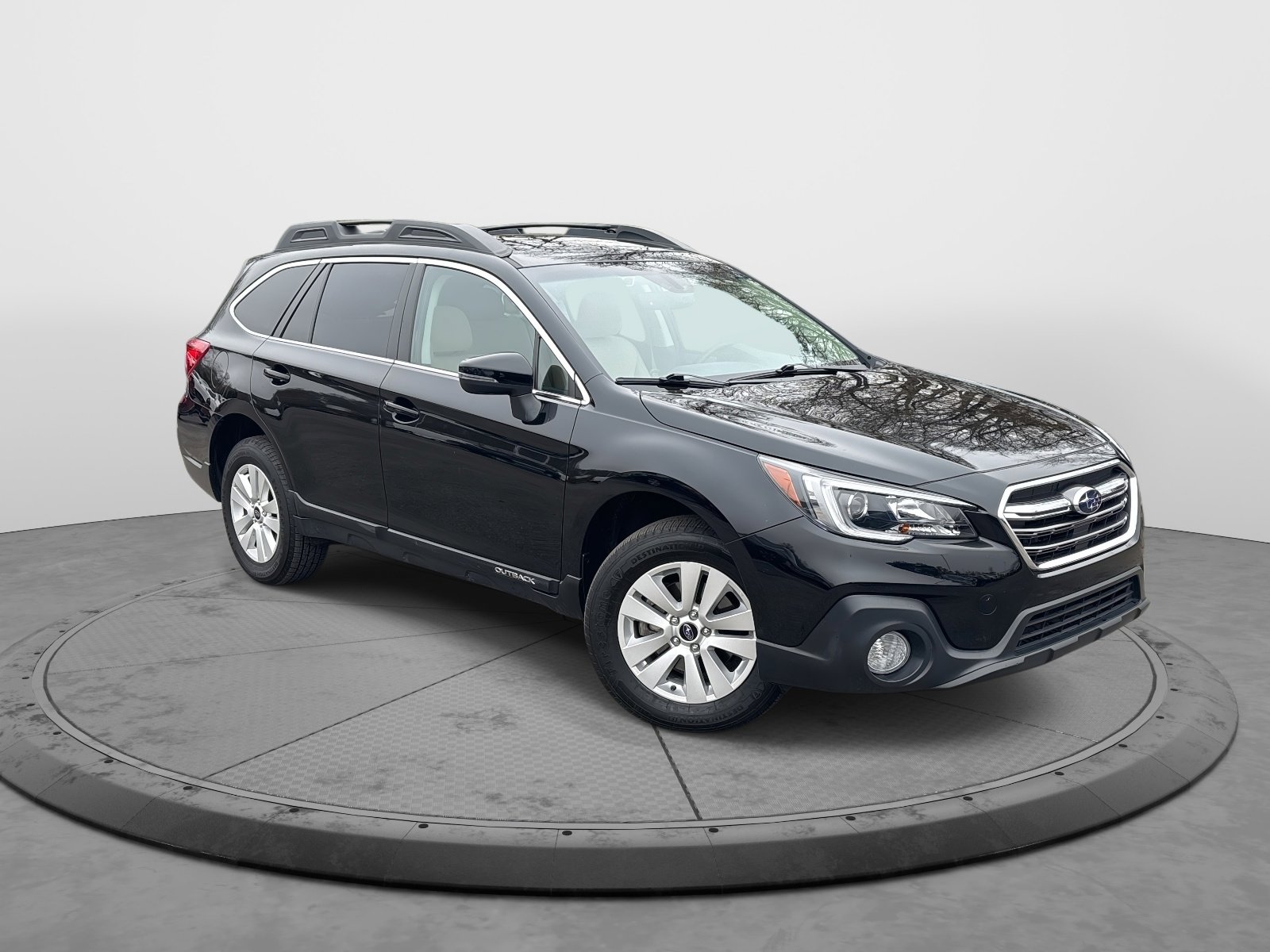 2018 Subaru Outback Premium photo 2