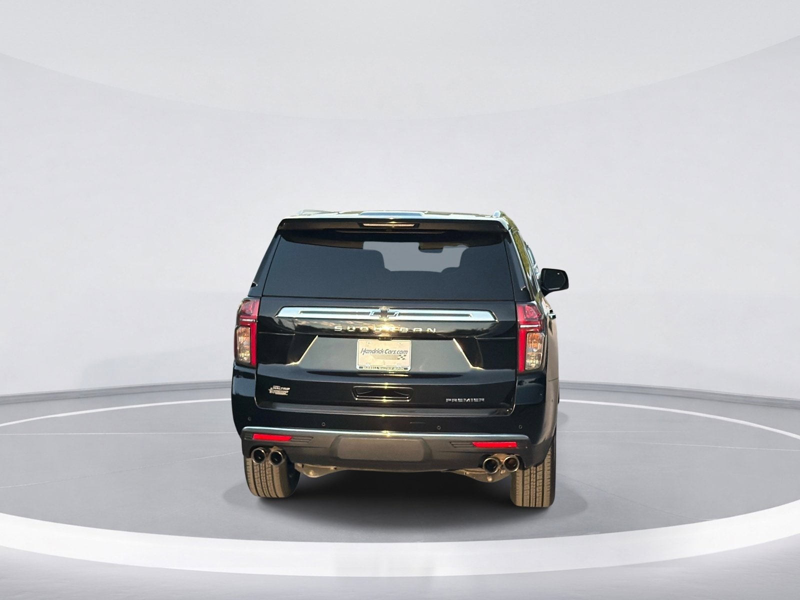 2023 Chevrolet Suburban Premier photo 3