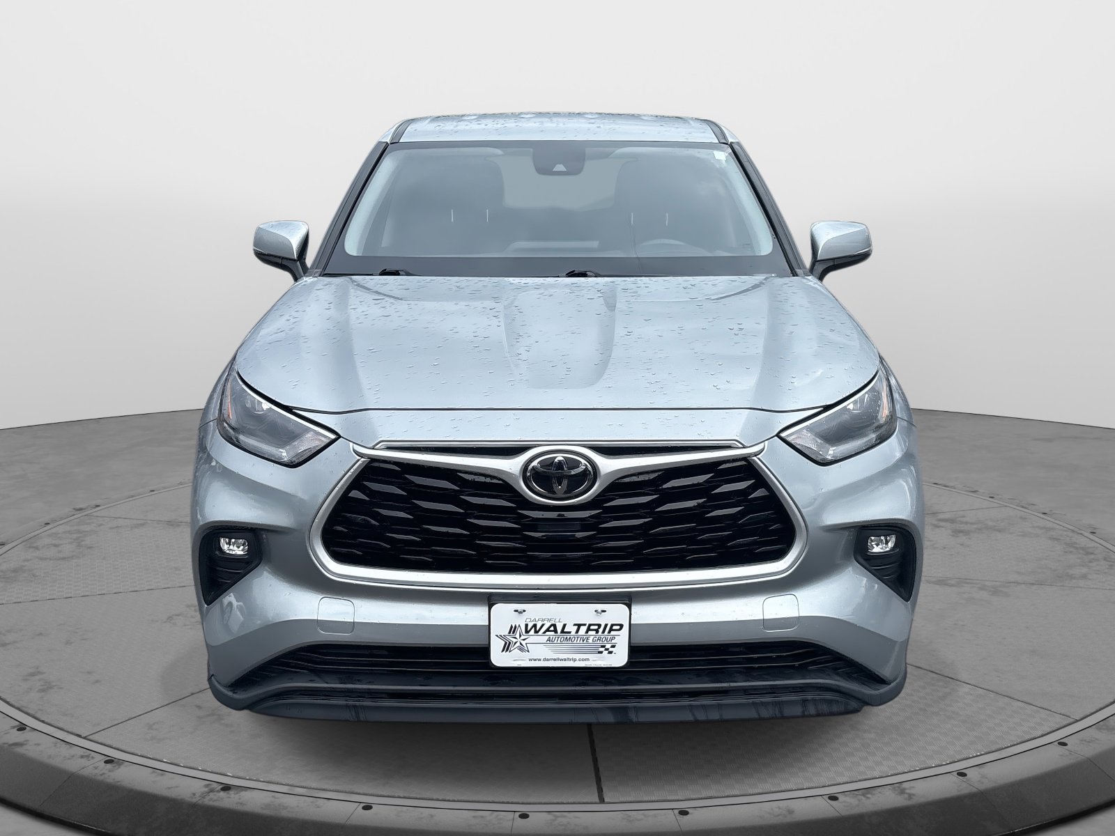 2021 Toyota Highlander LE photo 2