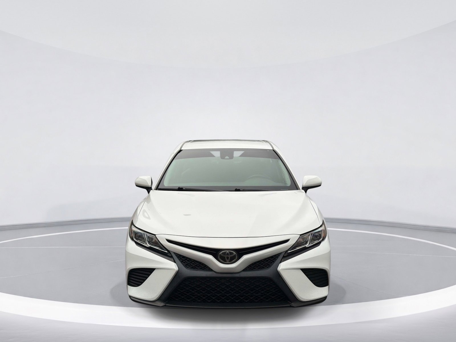 2019 Toyota Camry SE photo 2