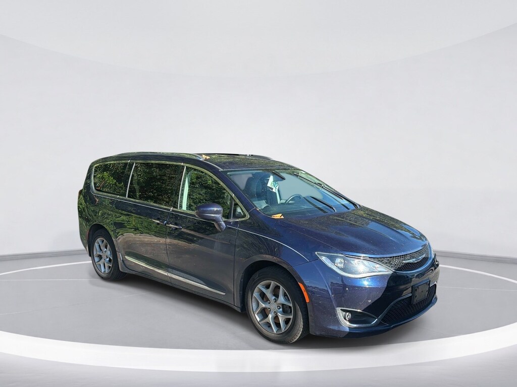 Used 2018 Chrysler Pacifica Touring L Minivan