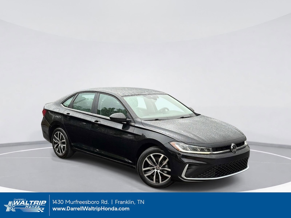 Used 2025 Volkswagen Jetta SE Sedan