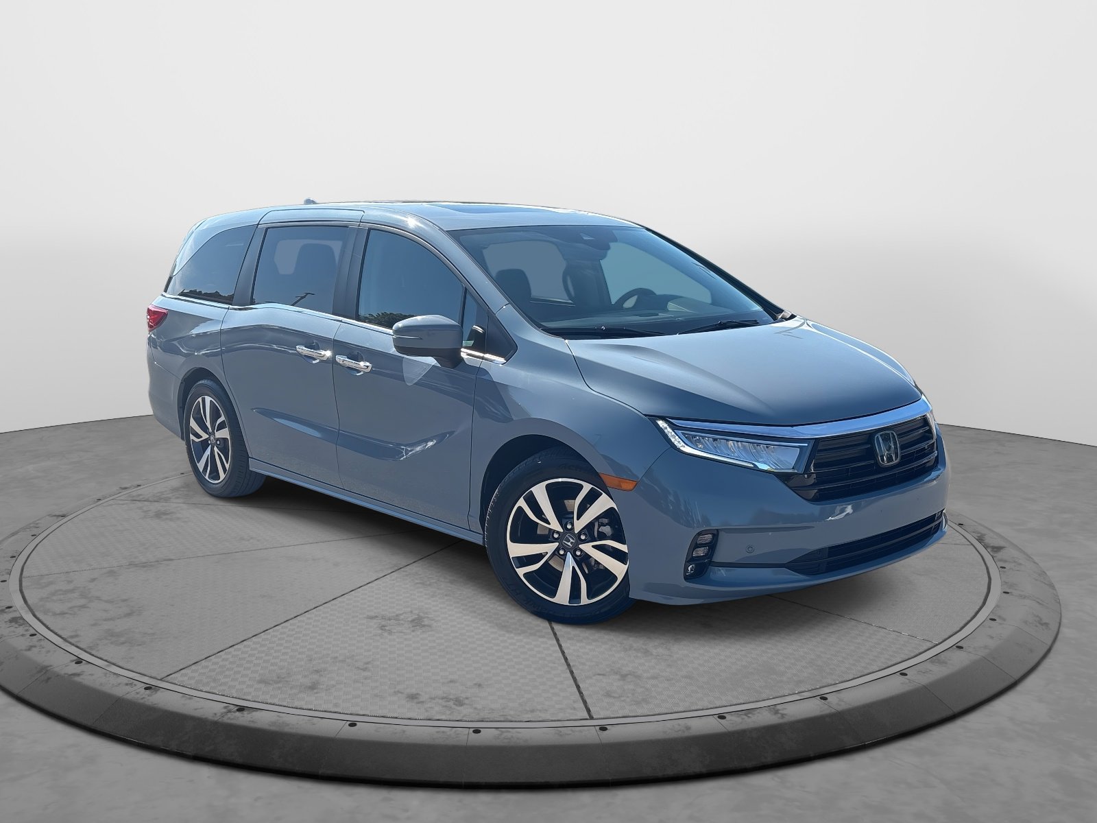 2023 Honda Odyssey Touring photo 2