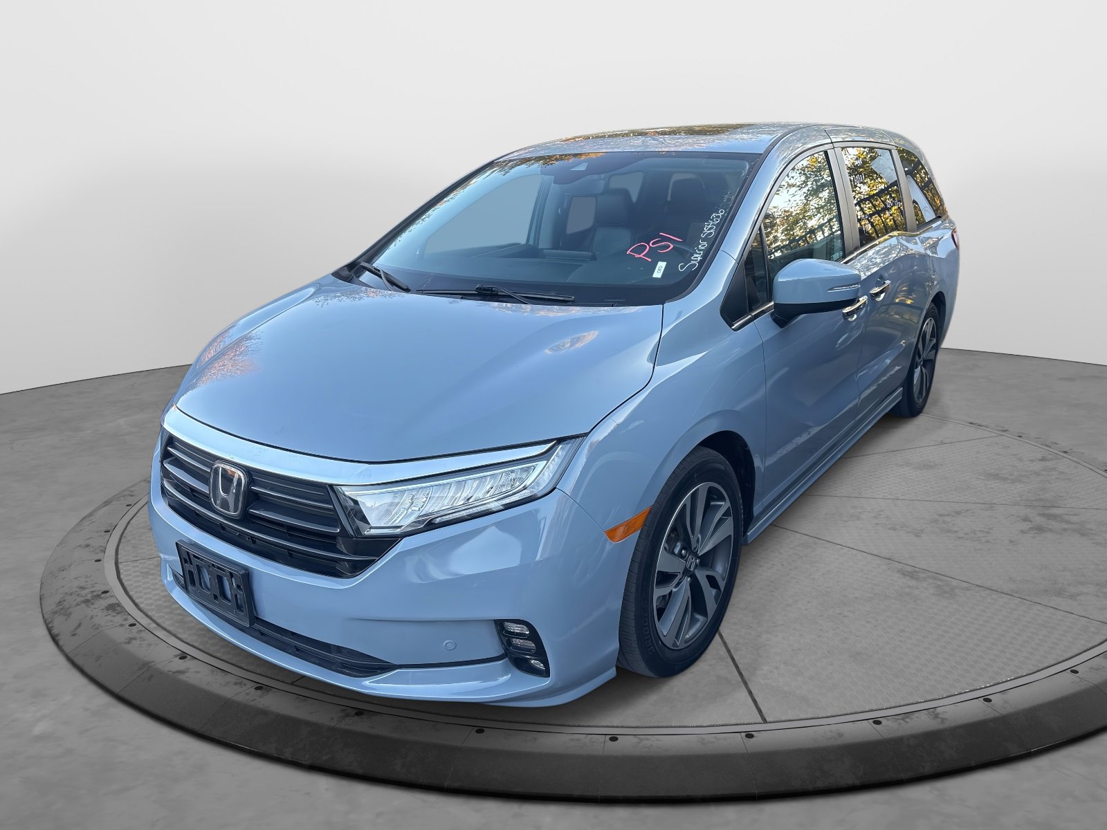 2023 Honda Odyssey Touring photo 3
