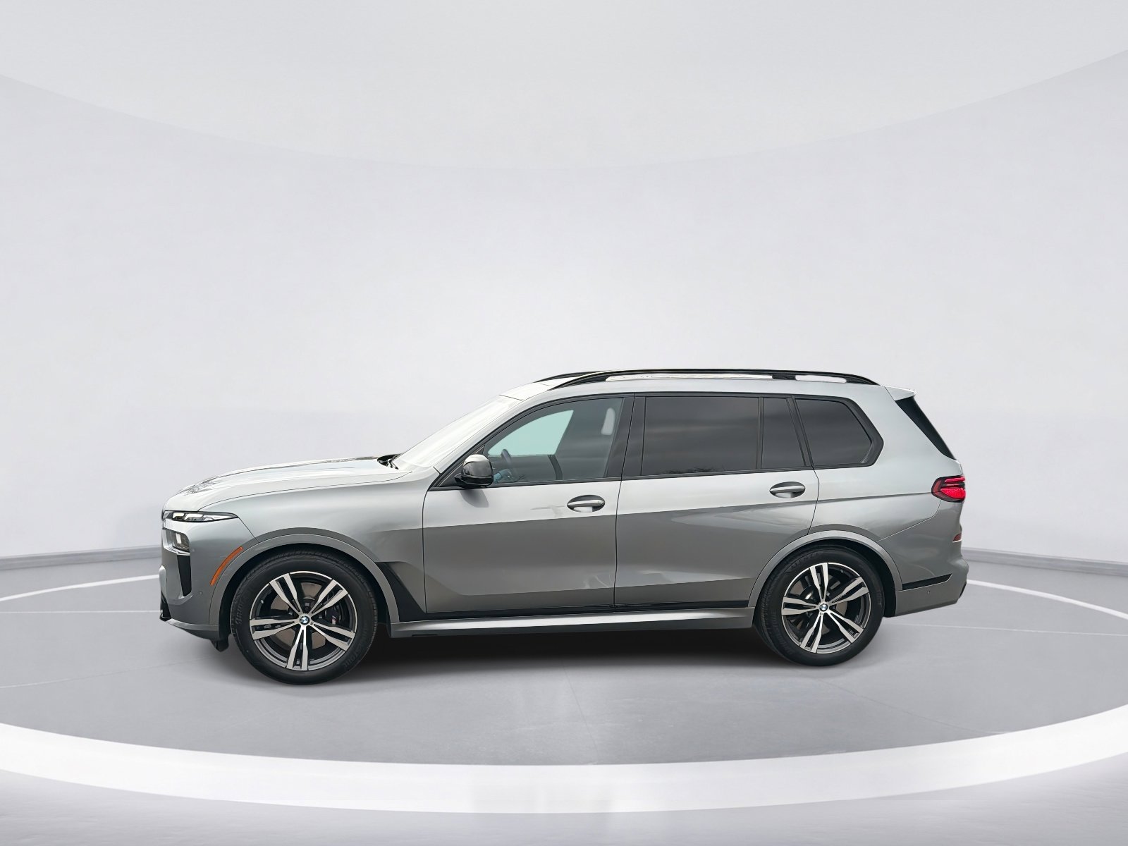 2025 BMW X7 M60i photo 4