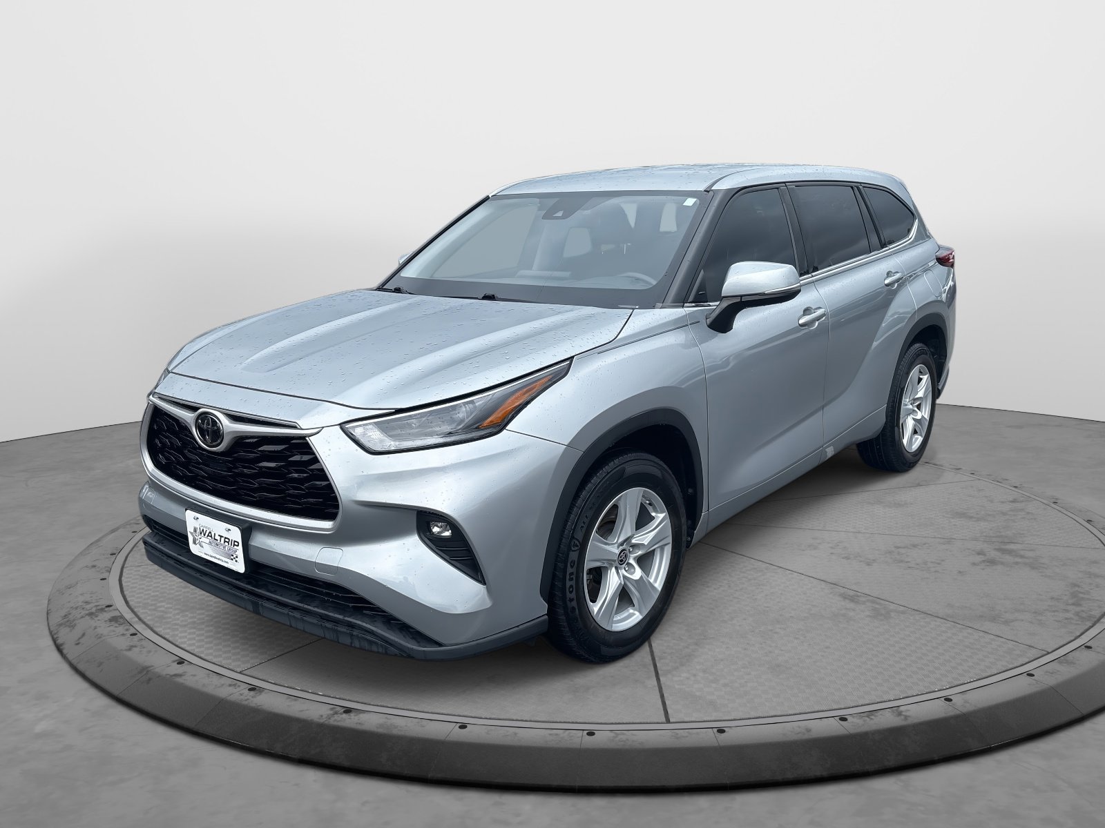 2021 Toyota Highlander LE photo 3