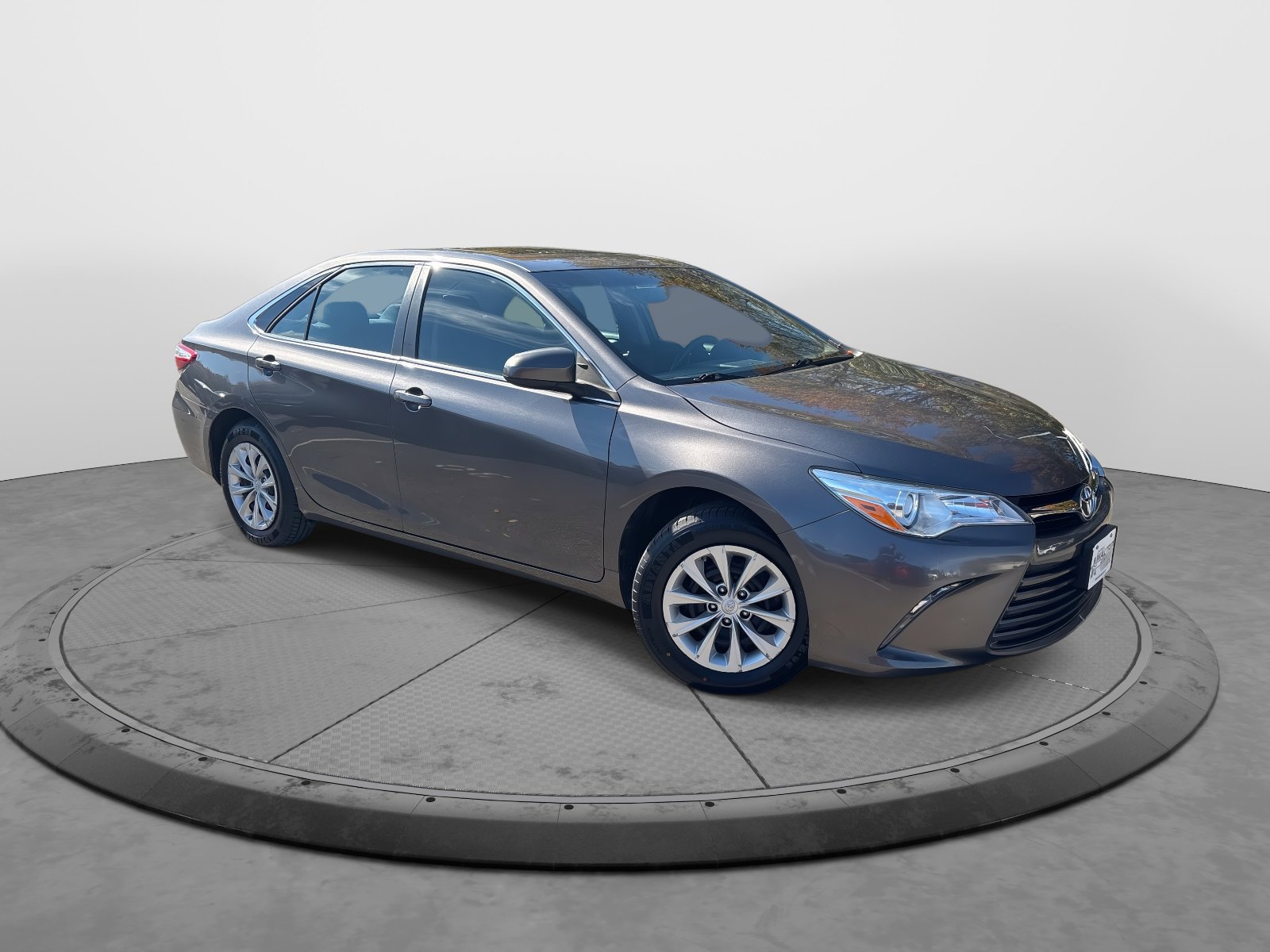 2016 Toyota Camry LE photo 2