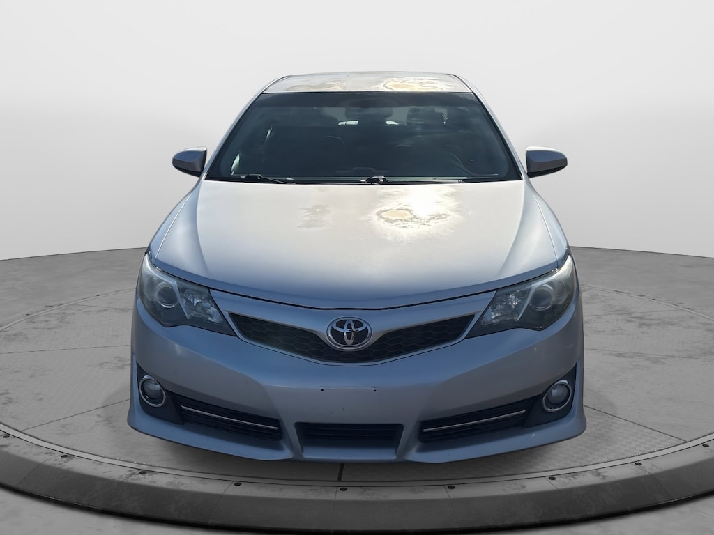 Used 2014 Toyota Camry SE Sedan