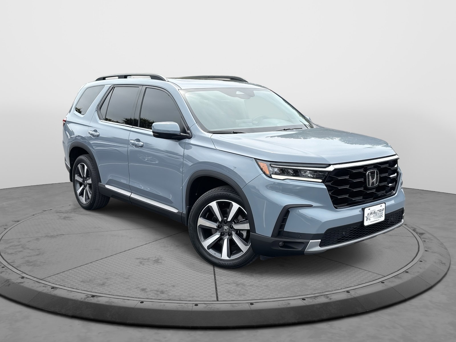 2024 Honda Pilot Touring photo 2