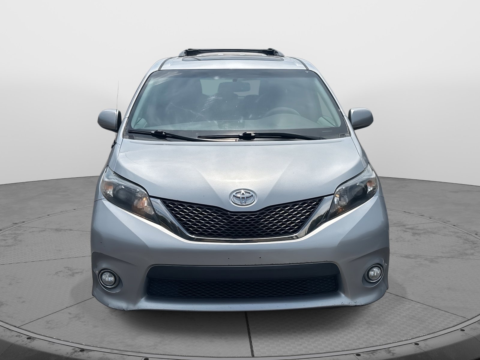 2012 Toyota Sienna SE photo 2