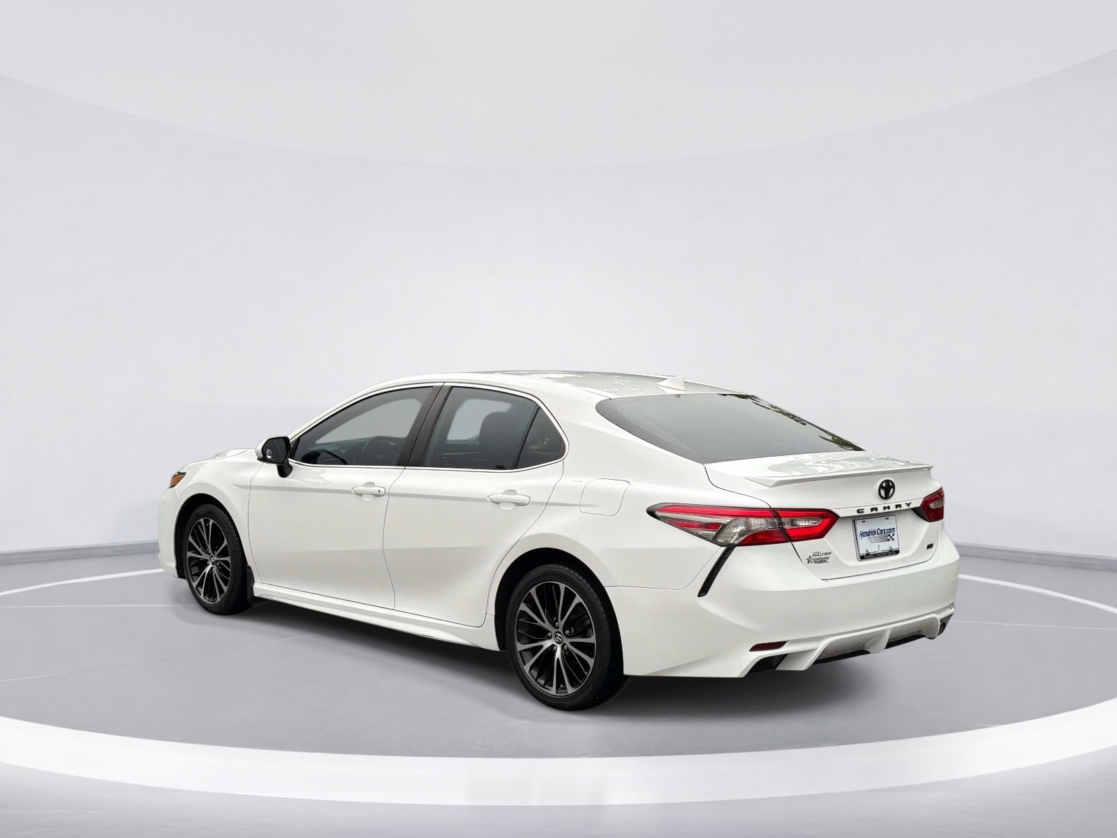 2019 Toyota Camry SE photo 6