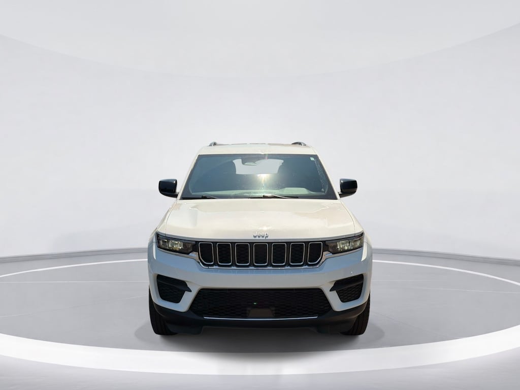Used 2024 Jeep Grand Cherokee Laredo SUV