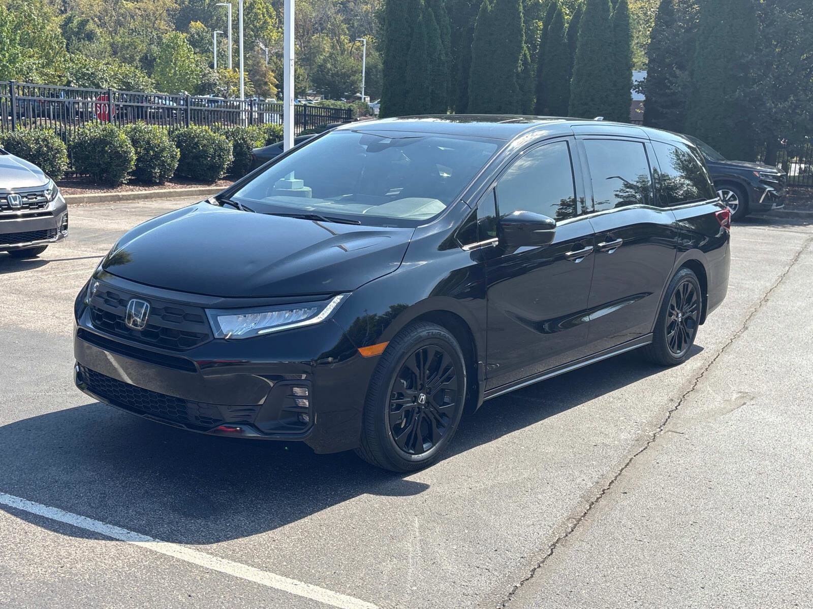 2025 Honda Odyssey photo 2