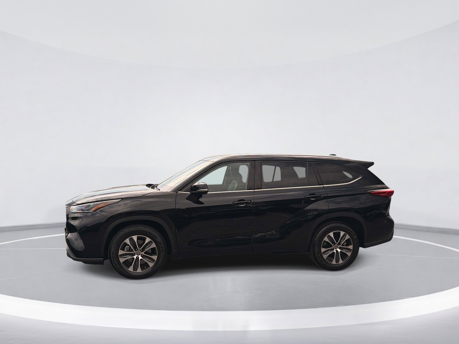 2021 Toyota Highlander XLE photo 4