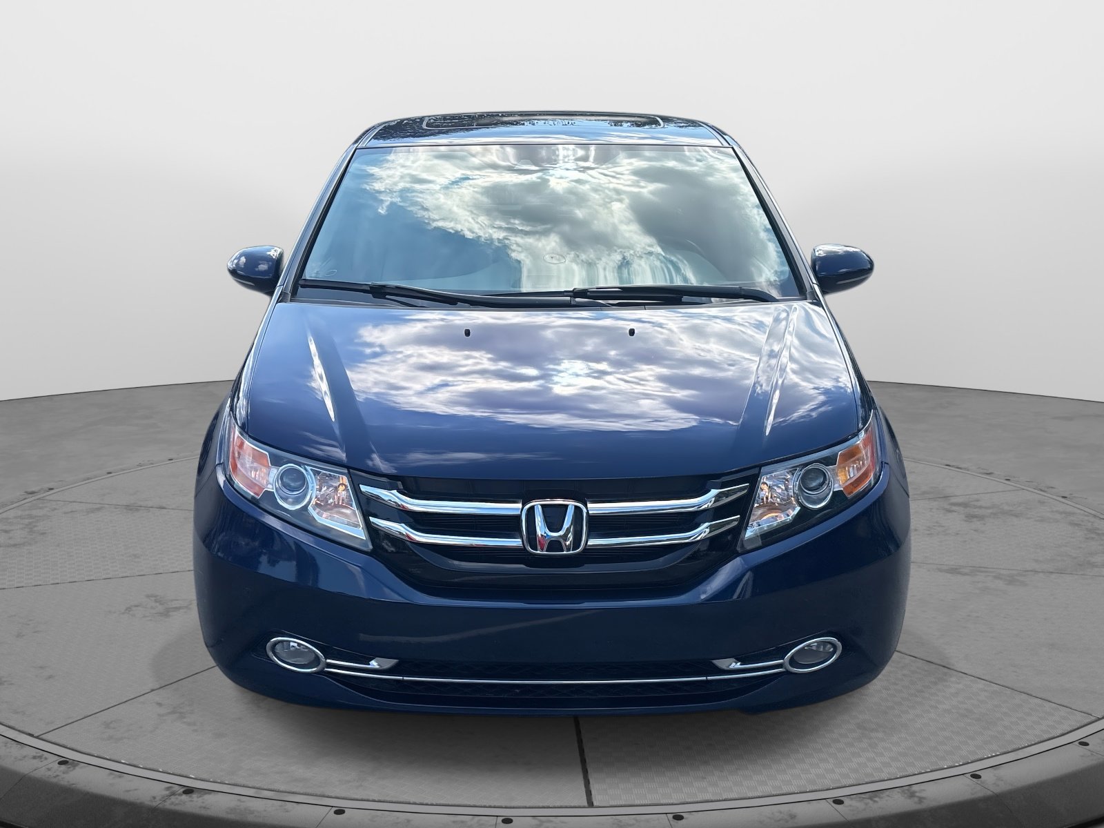 2014 Honda Odyssey Touring photo 3