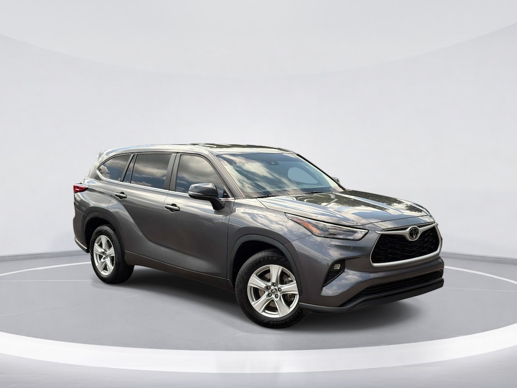 Used 2023 Toyota Highlander LE SUV