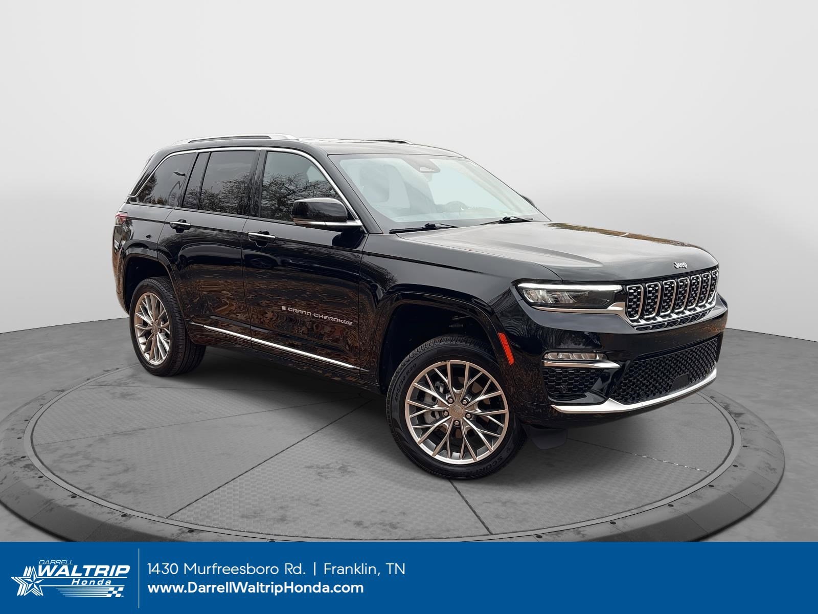 2023 Jeep Grand Cherokee Summit's photo
