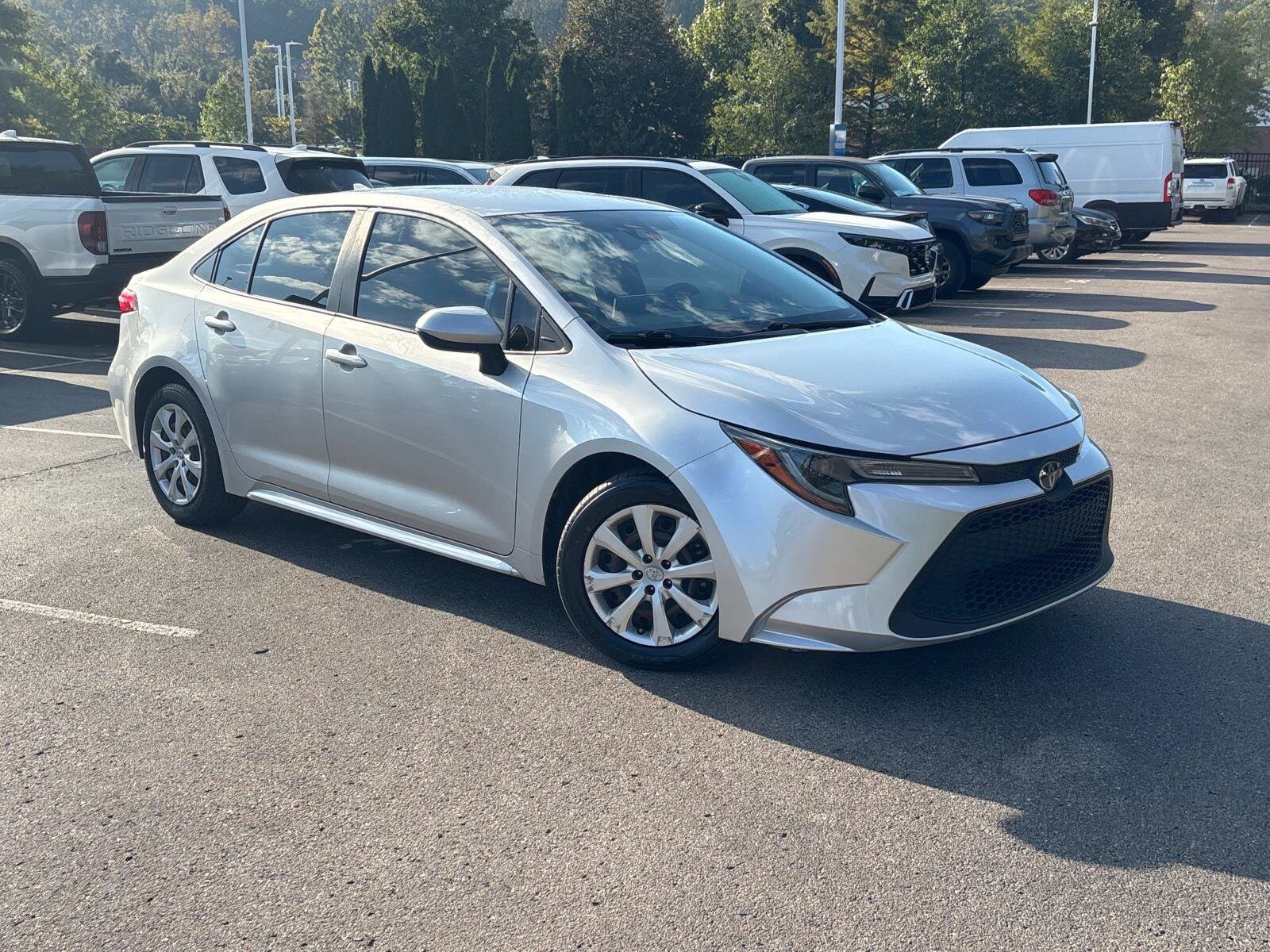 2020 Toyota Corolla LE photo 2