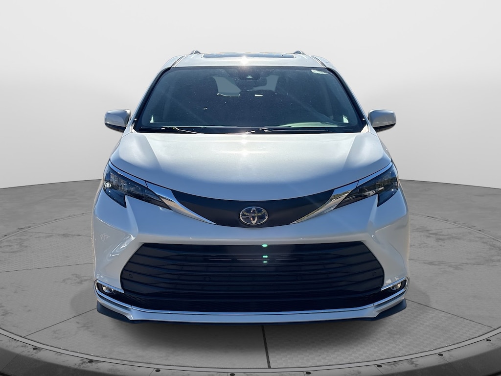 Used 2024 Toyota Sienna XLE Minivan