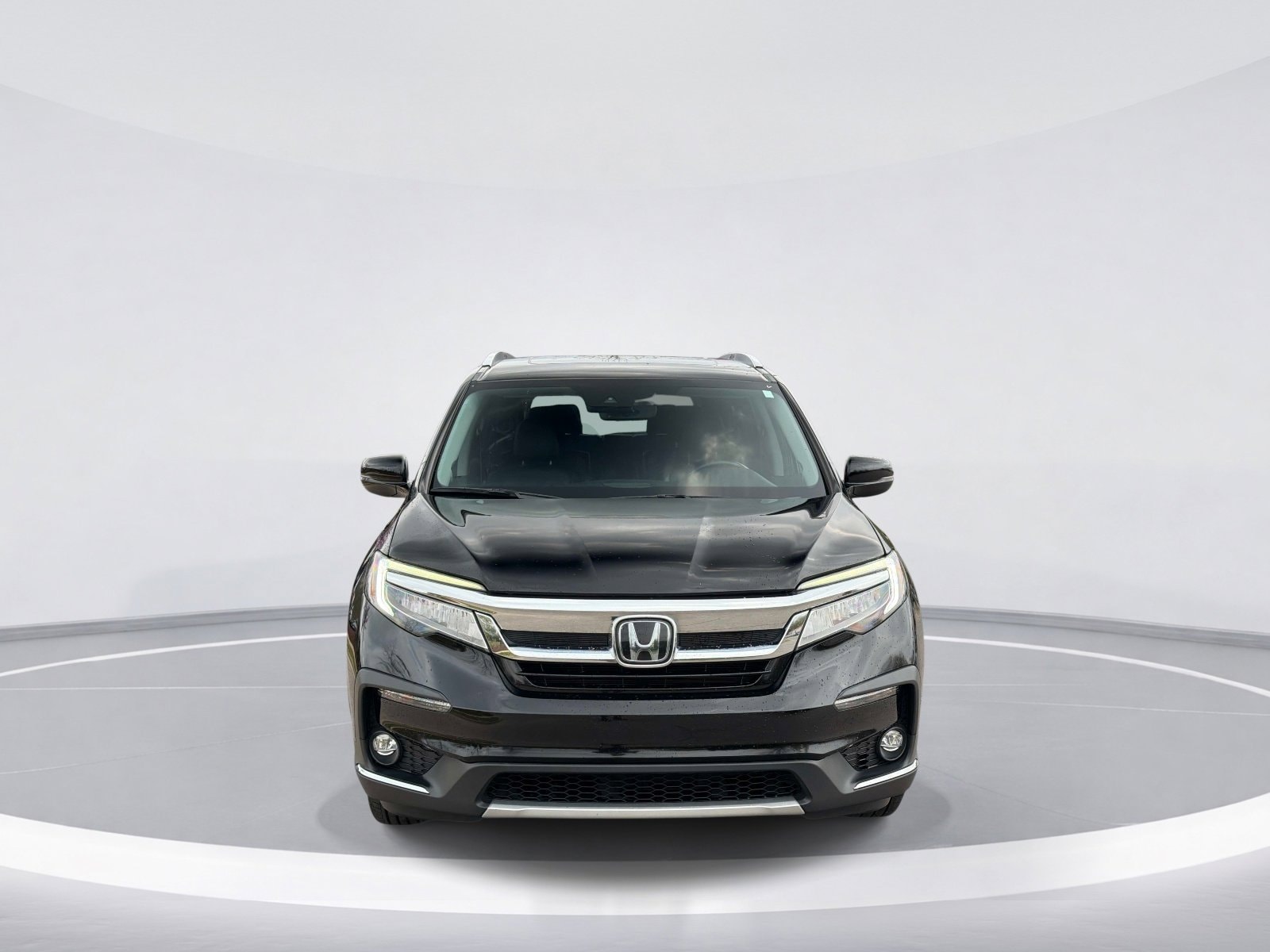 2019 Honda Pilot Touring 7-Passenger photo 2