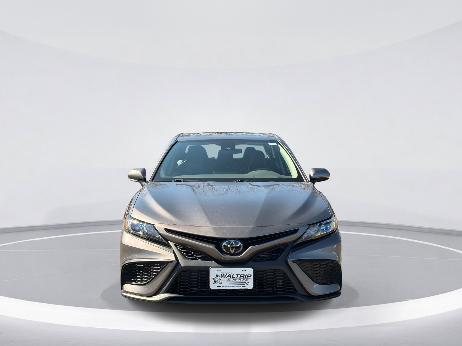 2024 Toyota Camry SE photo 2