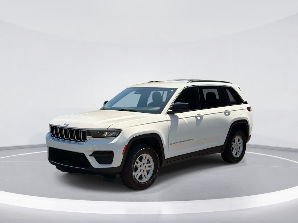 Used 2024 Jeep Grand Cherokee Laredo SUV