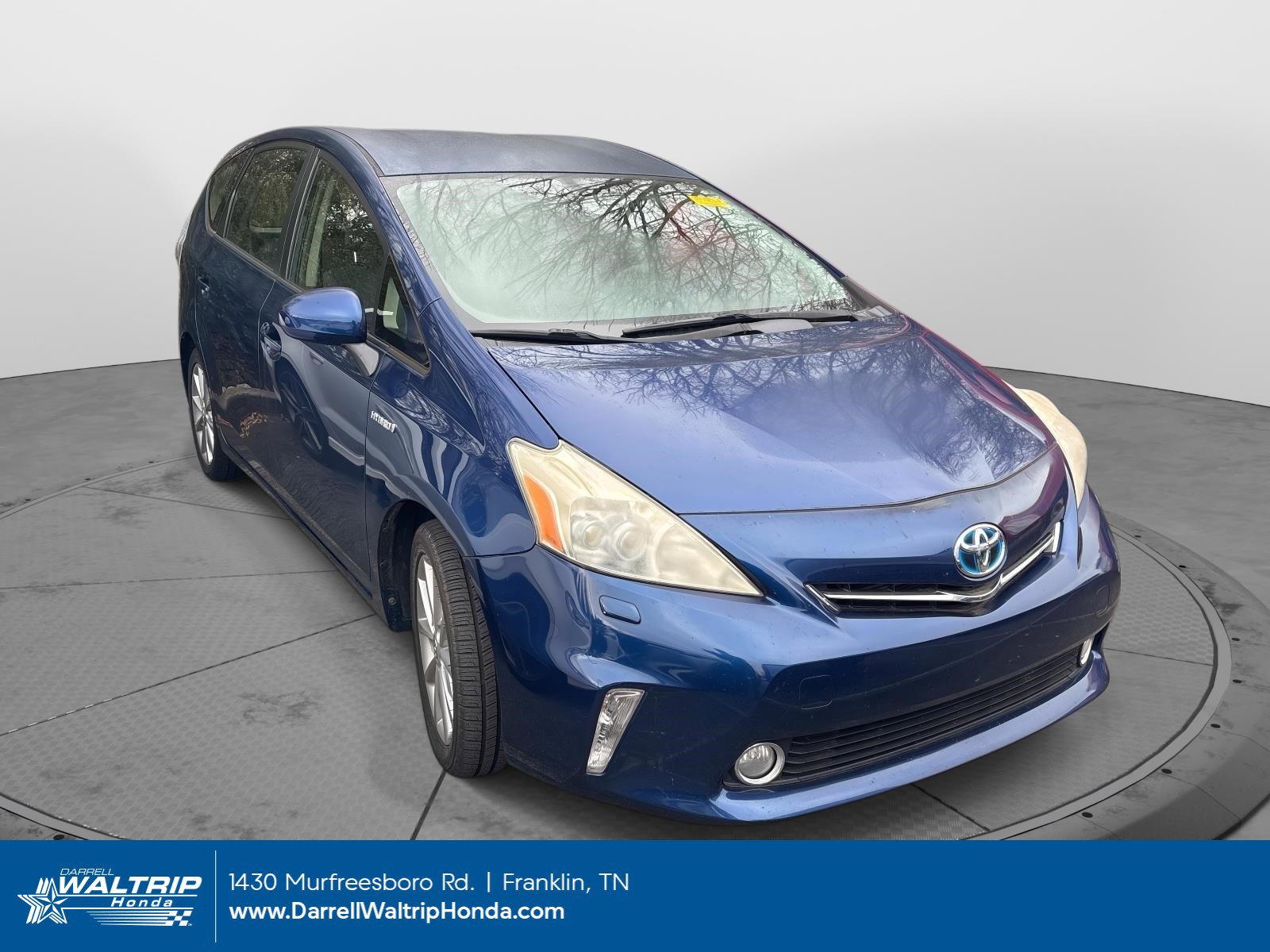 2013 Toyota Prius v Five's photo